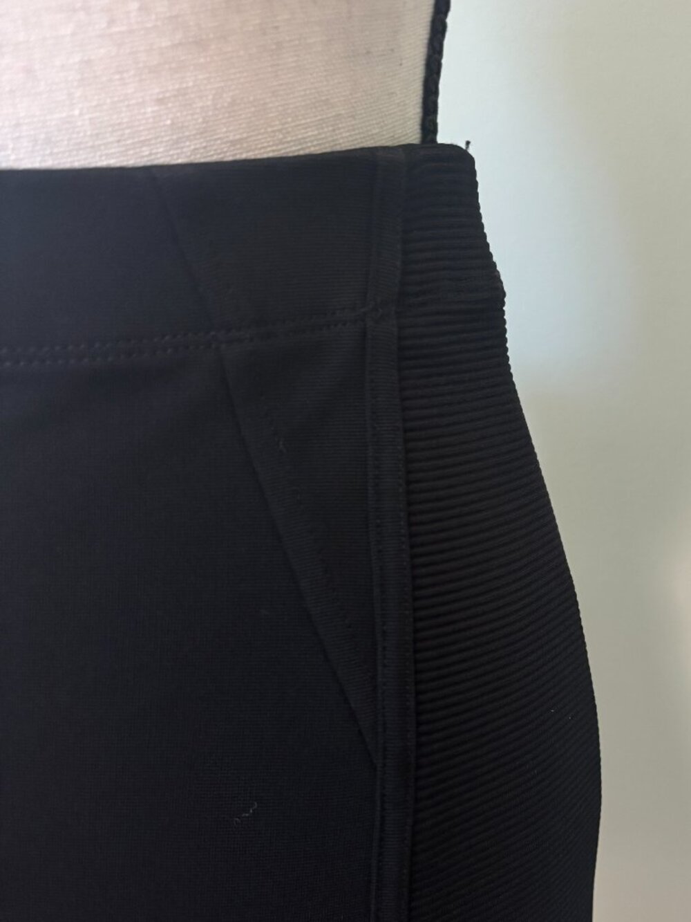 BCBGMAXAZRIA Black Ribbed Panel Bandage Pencil Skirt Size M Like New - Picture 4 of 7
